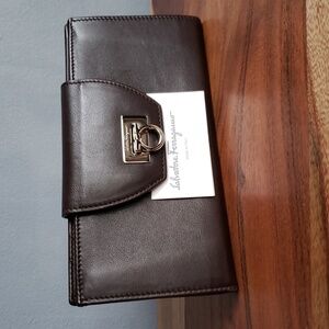 SALVATORE FERRAGAMO  CONTINENTAL LEATHER BROWN WALLET